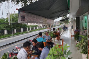 Một năm sau vụ cháy thảm khốc, cuộc sống ở Carina đã hồi sinh