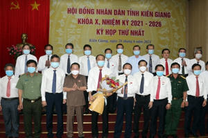 Phê chuẩn nhân sự 6 tỉnh