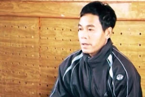 Say rượu, chồng bóp cổ vợ ép uống thuốc trừ sâu