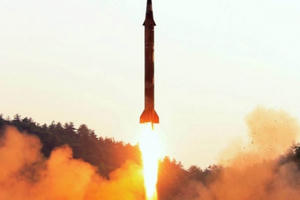 Triều Tiên phóng tên lửa bay qua Nhật Bản