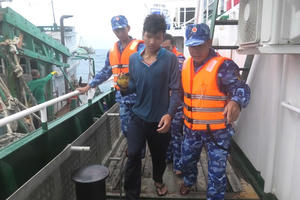 BTL Vùng Cảnh sát biển 4 kịp thời cứu giúp như dân bị tai nạn trên biển