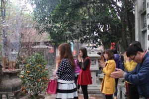 Hà Nội: Giới trẻ nô nức tới Chùa Hà cầu duyên đầu xuân