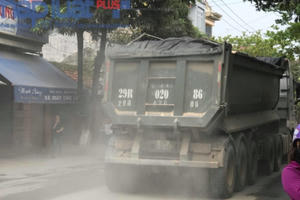 Hà Nội: Xe tải mang phù hiệu đỏ “BA VÌ” hành dân nhiều năm