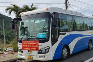 "Chuyến xe 0 đồng" đưa người hồi hương, nhưng thu vài triệu mỗi người