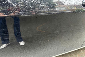 Đối tượng lạ mặt dùng vật nhọn rạch ô tô của người dân ở Đồng Nai