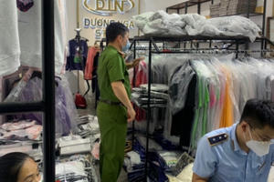 Phát hiện hàng trăm bộ quần áo “hàng hiệu” nghi giả mạo tại Bắc Ninh