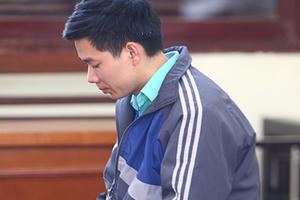 Vụ chạy thận 9 người tử vong: Hoàng Công Lương mệt mỏi và xin được giữ quyền im lặng