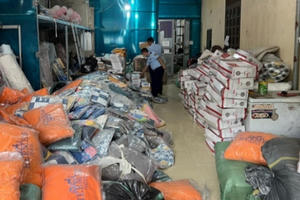 Hàng chục ngàn sản phẩm nghi giả mạo nhãn hiệu nổi tiếng bị thu giữ