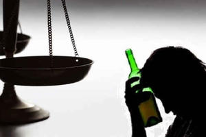 Hành hạ con ruột trong cơn say không phải tình tiết giảm nhẹ trách nhiệm hình sự