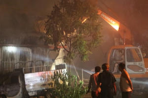 Hà Nội: Cháy lớn trong xưởng làm đá lạnh tại khu công nghiệp Ngọc Hồi