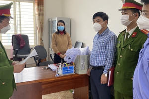 Hai công chức địa chính ở Nghệ An bị bắt vì nhận tiền làm hồ sơ đất