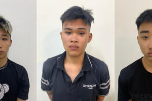 Khởi tố nhóm đối tượng rủ nhau đi cướp giật tài sản người đi đường vì hết tiền tiêu xài