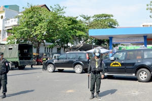 Đang khám xét cây xăng ở Sài Gòn nghi liên quan đường dây xăng giả "khủng"