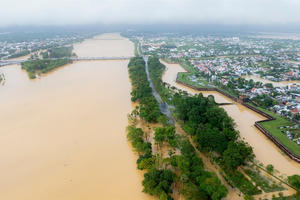 TP Huế tiếp tục phải gồng mình ứng phó với mưa lớn, lũ, ngập lụt TP Huế tiếp tục phải gồng mình ứng phó với mưa lớn, lũ, ngập lụt