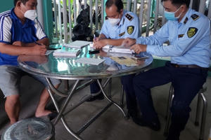 Nhiều hàng hóa nhập lậu đang trên đường đi tiêu thị bị thu giữ tại Vĩnh Long