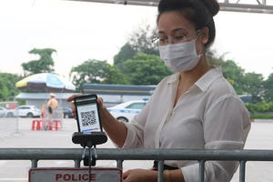 "Mắt thần" nhận diện tại chốt kiểm soát: Xanh cho đi, đỏ phải dừng