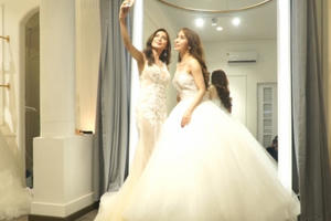 "Cá sấu" Quỳnh Nga cùng đọ váy cưới với Mlee