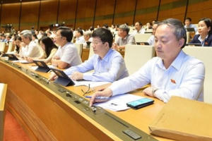 Không luật hóa hình thức “Thư khen”