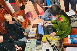 Hà Tĩnh: Triệt phá đường dây cho vay lãi nặng, thu giữ súng và pháo lậu