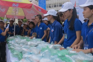 Nghệ An: 2.300 suất cơm miễn phí tiếp sức thí sinh trong ngày thi đầu tiên