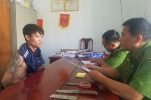 Khánh Hòa: Khống chế đối tượng nghi do sử dụng ma túy, cầm dao đuổi chém hàng xóm