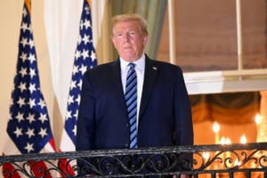 Ráo riết "xốc" lại chiến dịch tranh cử, Trump vẫn rơi vào tình thế bất lợi trước Biden