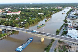 Luồng xanh đường thủy chưa thông vì mỗi tỉnh “rào” một kiểu