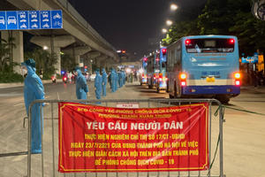 Đưa gần 1.200 người tại điểm nóng Thanh Xuân Trung đi cách ly tập trung