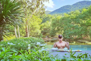 Nathan Lee khoe body nóng bỏng trong kỳ nghỉ dưỡng đầu năm mới