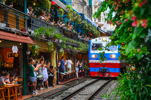 Các doanh nghiệp du lịch không được đưa khách đến khu vực kinh doanh cà phê đường tàu