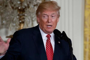 Ông Trump bất ngờ cân nhắc sắc lệnh nhập cư mới Ông Trump bất ngờ cân nhắc sắc lệnh nhập cư mới