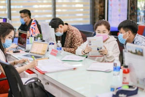 Khi học phí "bủa vây" tân sinh viên