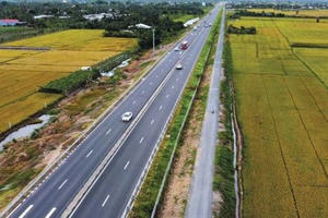 Phó Thủ tướng yêu cầu Sóc Trăng nghiêm túc rút kinh nghiệm vì để chậm tiến độ dự án Châu Đốc - Cần Thơ - Sóc Trăng