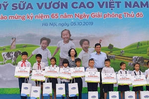 Hàng ngàn trẻ em Hà Nội sẽ được hưởng lợi từ quỹ 1 triệu cây xanh và Quỹ sữa vươn cao Việt Nam
