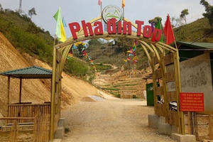 Chiêm ngưỡng cảnh đẹp hoang sơ trên đỉnh đèo Pha Đin huyền thoại