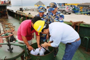 Bà Rịa - Vũng Tàu: Khởi tố thuyền trưởng buôn lậu dầu trên biển Bà Rịa - Vũng Tàu: Khởi tố thuyền trưởng buôn lậu dầu trên biển