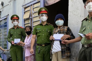 Đà Nẵng hỗ trợ các hộ dân với mức tiền mặt 500.000 đồng/hộ