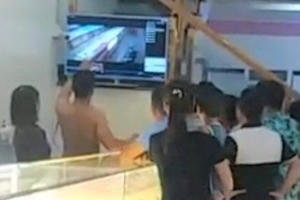 Thanh Hóa: Nam sinh lớp 9 đi xe đạp đột nhập trộm tiệm vàng