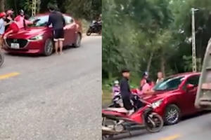[Clip]: Chồng phóng xe như bay bỏ mặc vợ đánh ghen ngồi trên nắp capo