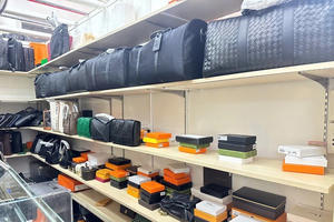 Tiếp tục phát hiện hàng trăm sản phẩm "nhái" thương hiệu nổi tiếng tại Saigon Square Tiếp tục phát hiện hàng trăm sản phẩm "nhái" thương hiệu nổi tiếng tại Saigon Square