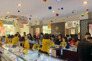 Cầm vàng sợ vàng rơi, dân mất ngay tiền triệu sau ngày vía Thần Tài