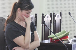 Đi buôn ma túy, nữ quái còn bị lừa đảo khi khách giao dịch bằng tiền âm phủ