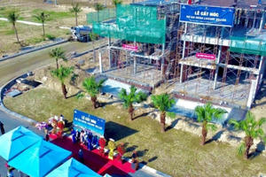 Lễ cất nóc biệt thự mẫu tại khu biệt thự đẳng cấp ven sông Cổ Cò