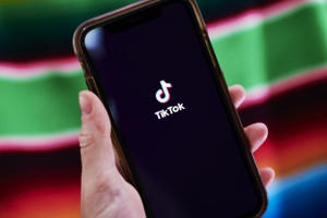 TikTok bị Mỹ dọa tẩy chay, Microsoft muốn mua lại