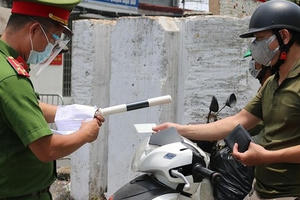 Nỗi niềm khó nói của chiến sĩ Công an Hà Nội đang căng mình bám chốt