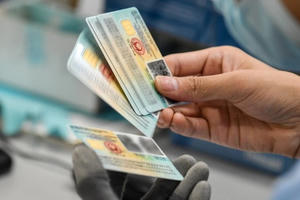 Người dân đổi thẻ căn cước miễn phí qua VNeID