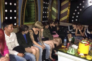 Hà Nam: Phát hiện 20 đối tượng dương tính với chất ma túy trong quán karaoke