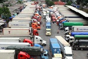 Dừng tiếp nhận phương tiện tới cửa khẩu Lạng Sơn trong 10 ngày để giảm ùn tắc
