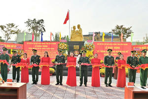 Khánh thành Tượng đài "Bác Hồ với chiến sĩ Biên phòng" và phát động "Tết trồng cây đời đời nhớ ơn Bác Hồ"