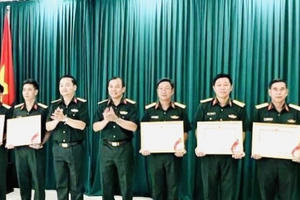 Bộ CHQS tỉnh Đồng Nai tuyên dương tập thể và 11 cá nhân đoạt giải hội thi cấp Quân khu